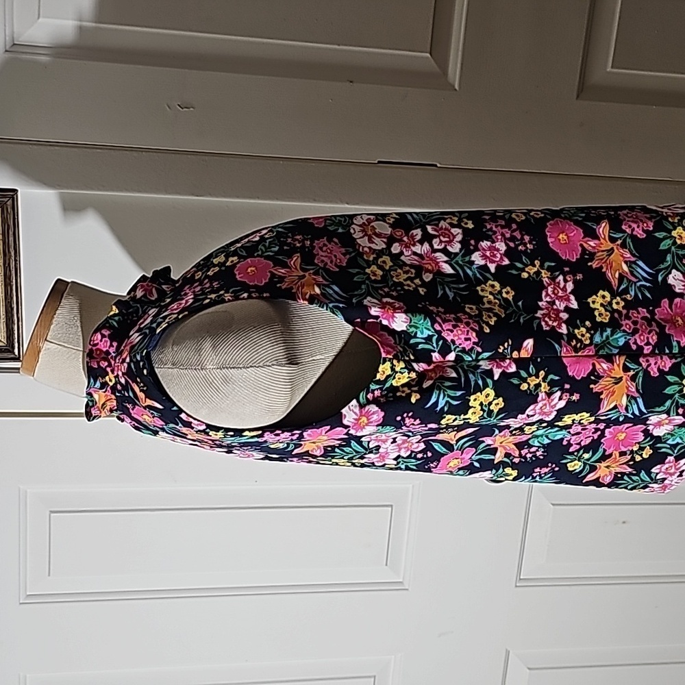 J.Crew women's sleevless top. Beautiful colors completely lined. Size medium. - Picture 4 of 12